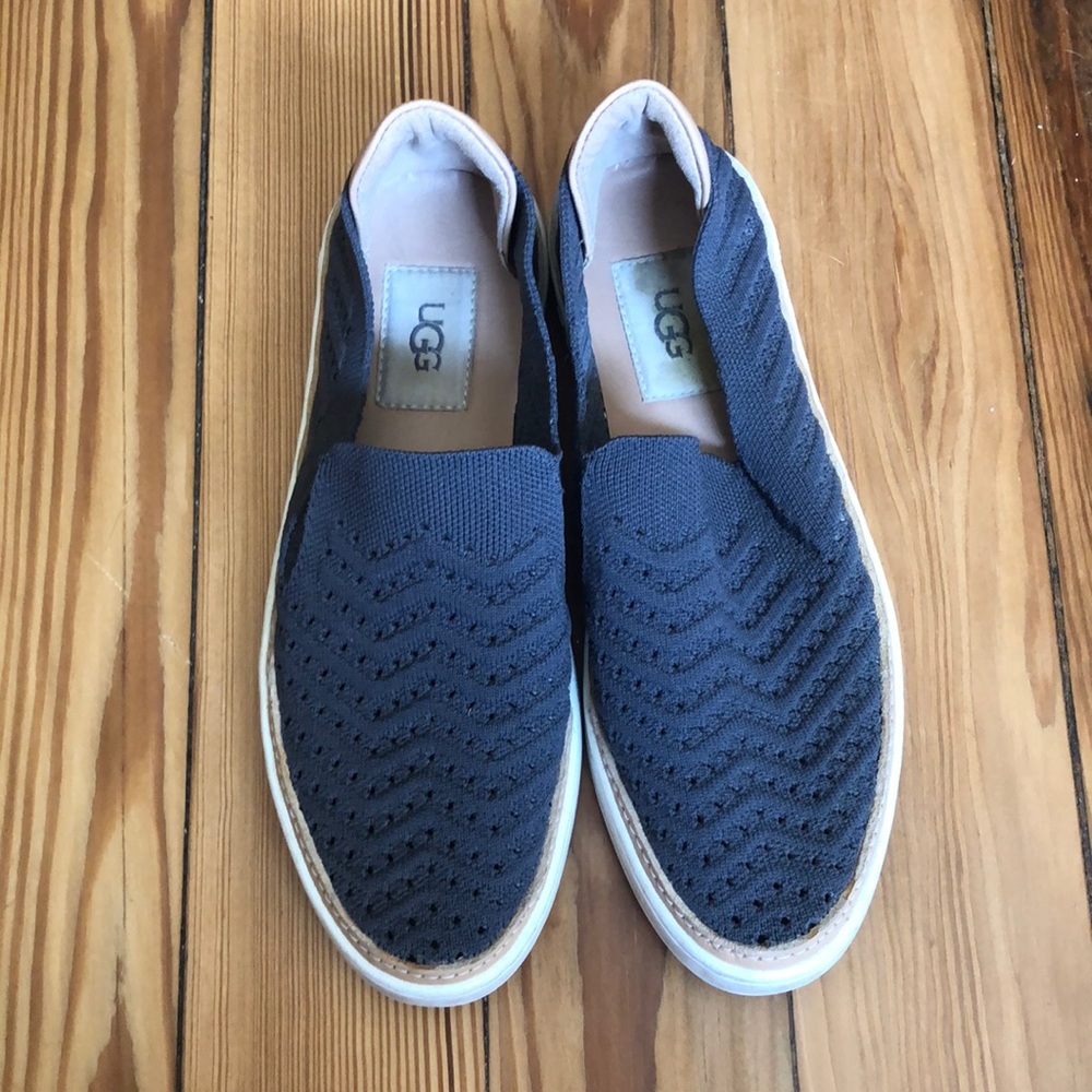 UGG Sammy Chevron Sneakers Flats - Gray Size 6
